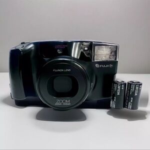 Fuji FZ-2000 Zoom 35mm Film Camera 40-105mm Point & Shoot Tested  With Batteries